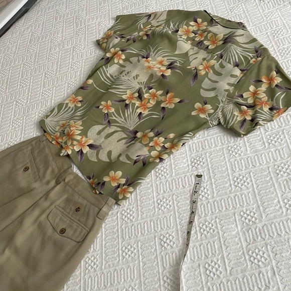 2 pc 100% silk Tommy Bahama floral Hawaiian Shirt Beige high rise Shorts Set - Picture 8 of 15